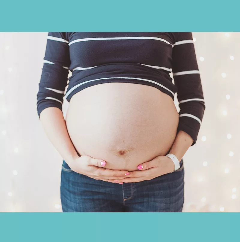 La mayor parte de las embarazadas que llegan a nuestra consulta vienen con unos bonitos pantalones vaqueros. Sin embargo,  es una prenda nada aconsejable durante este período de la vida de la mujer.