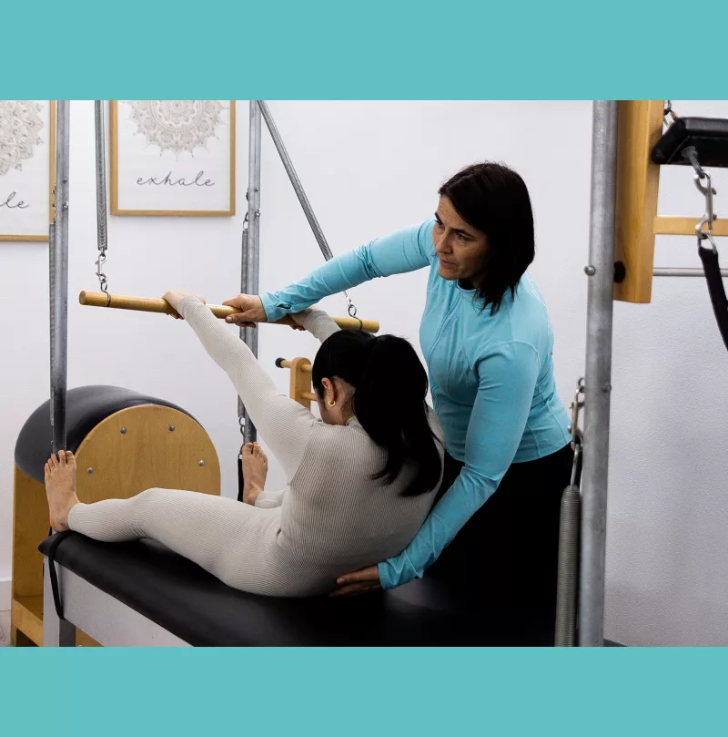 ¿Puede Pilates ayudar en casos de hernia lumbar y dolor de espalda en Madrid?
